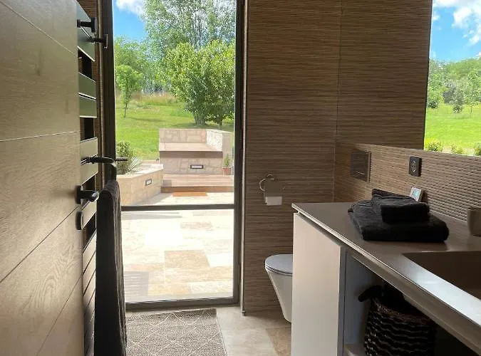 Domaine De Labarthe Bed & Breakfast 4*