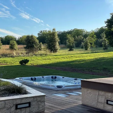 فندق مبيت وإفطار Domaine De Labarthe 4*