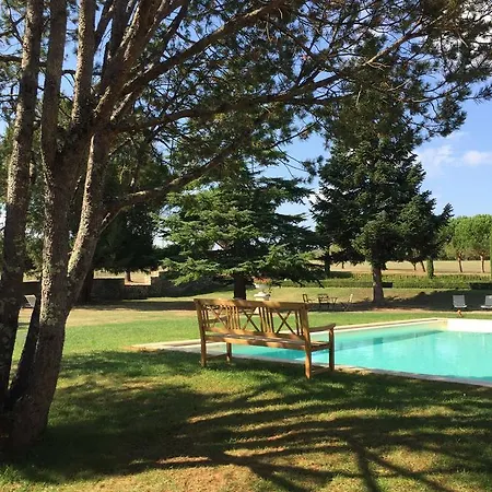 فندق مبيت وإفطار Domaine De Labarthe 4*